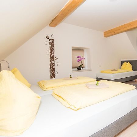 Ferienwohnungen Und Zimmer Yassi Spielberg Bei Knittelfeld Eksteriør billede