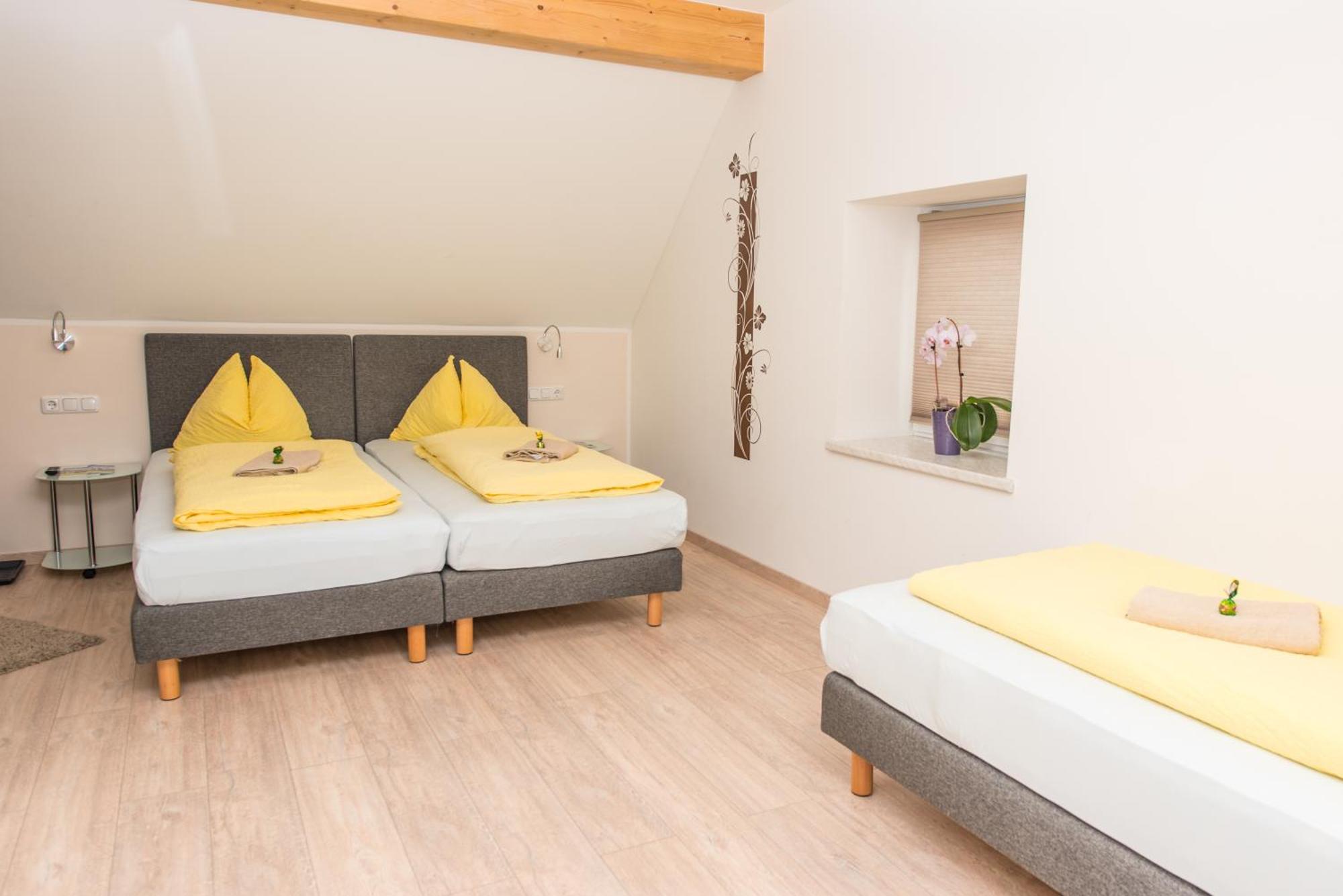 Ferienwohnungen Und Zimmer Yassi Spielberg Bei Knittelfeld Eksteriør billede