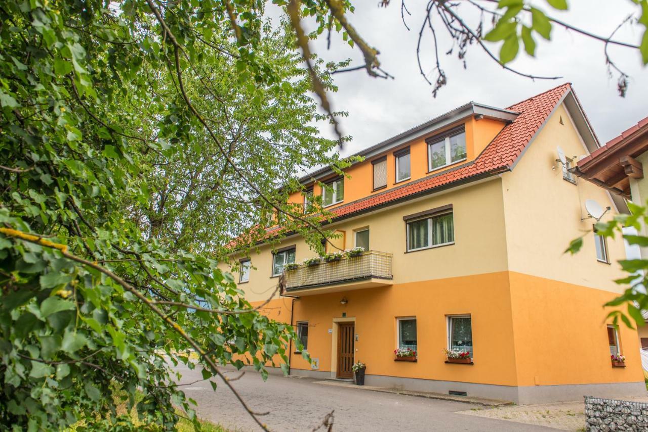 Ferienwohnungen Und Zimmer Yassi Spielberg Bei Knittelfeld Eksteriør billede